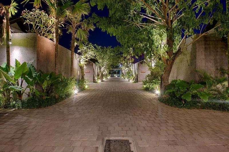 ホテル Taman Dharmawangsa Suites