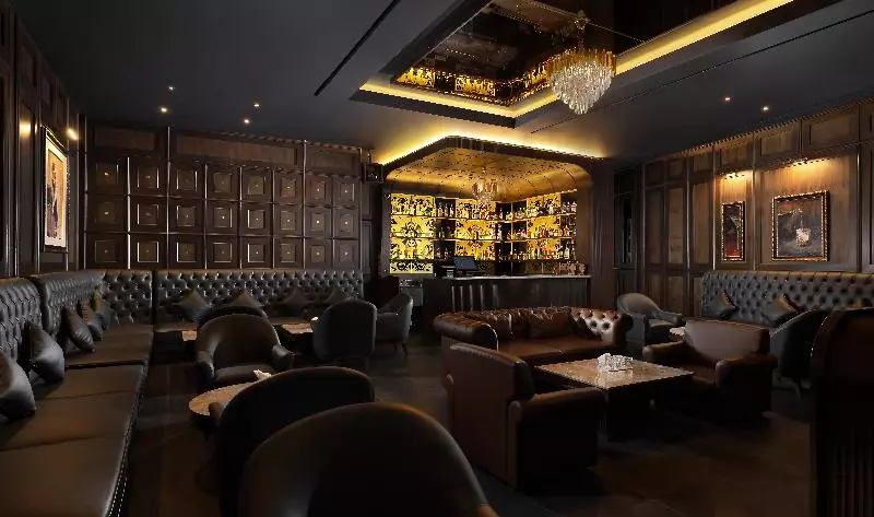 ホテル Taman Dharmawangsa Suites