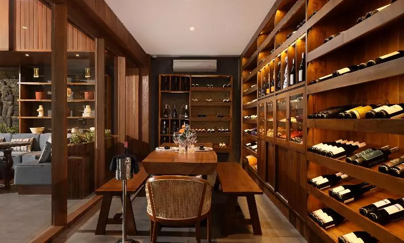 ホテル Taman Dharmawangsa Suites