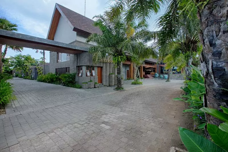 ホテル Taman Dharmawangsa Suites
