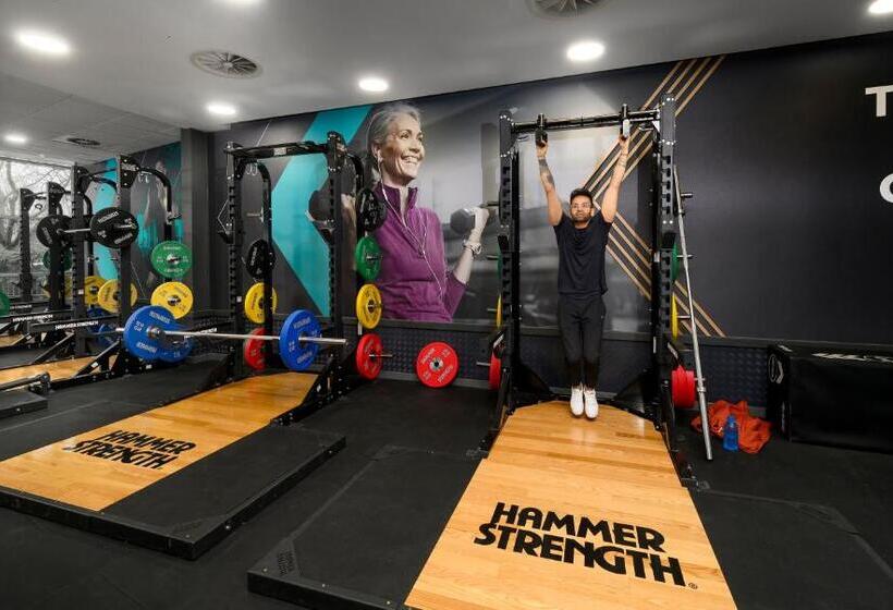 فندق Bisham Abbey National Sports Centre