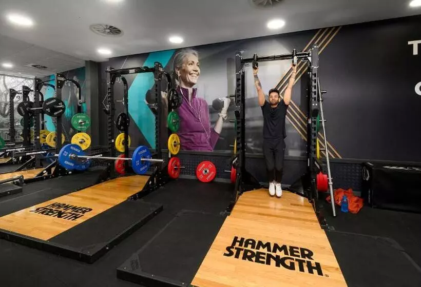 هتل Bisham Abbey National Sports Centre