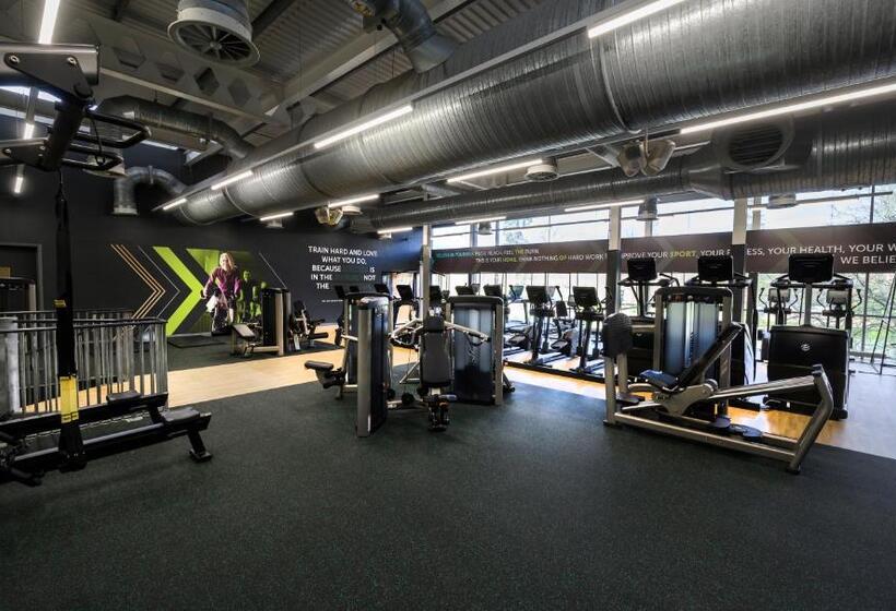 فندق Bisham Abbey National Sports Centre