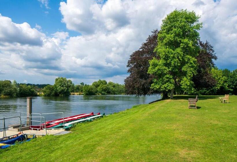 فندق Bisham Abbey National Sports Centre