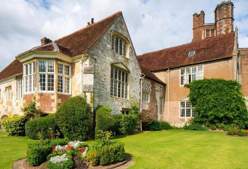 فندق Bisham Abbey National Sports Centre