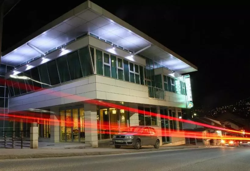 Otel Bistrik City Center