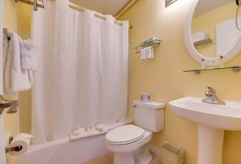 Hotelli Casablanca Oceanside Inn