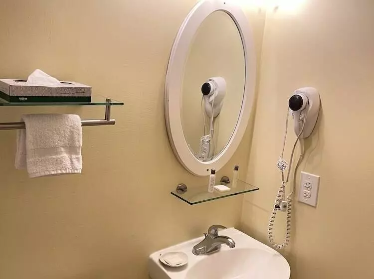 Hotelli Casablanca Oceanside Inn