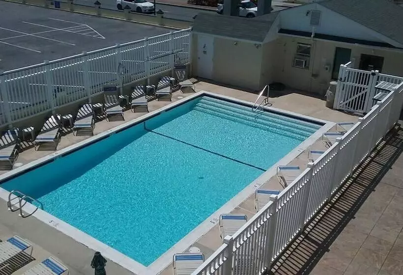 Hotelli Casablanca Oceanside Inn