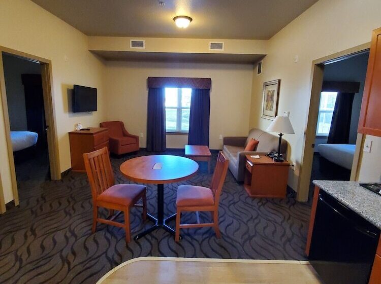 Clarion Hotel & Suites