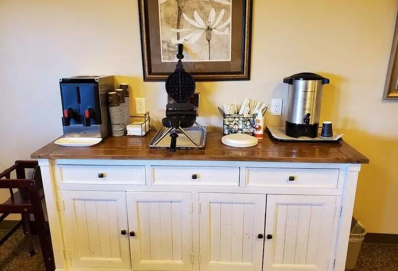 Clarion Hotel & Suites