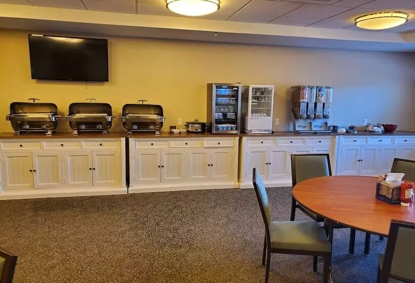 Clarion Hotel & Suites