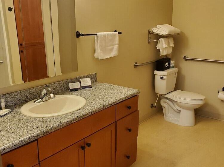 Clarion Hotel & Suites