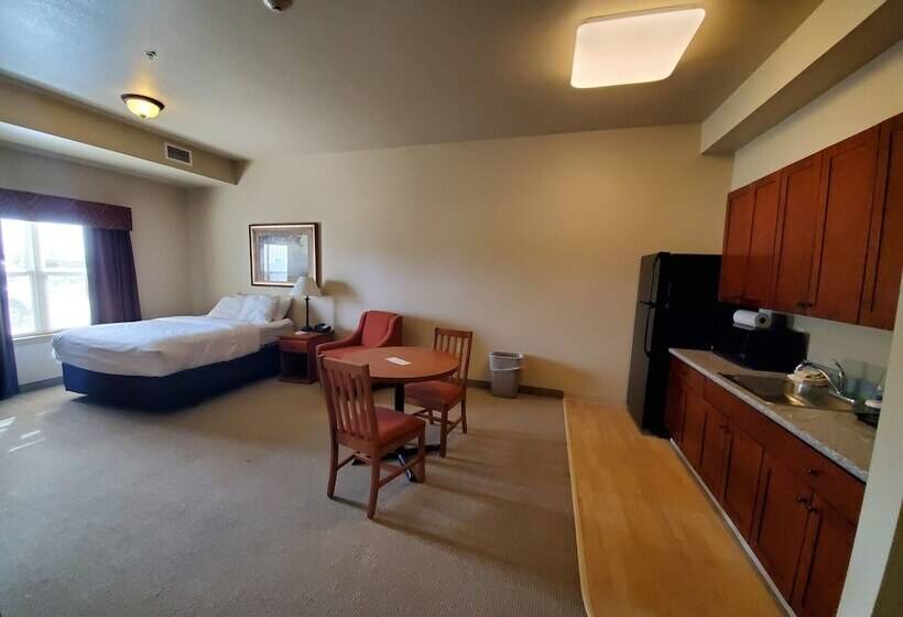 Clarion Hotel & Suites