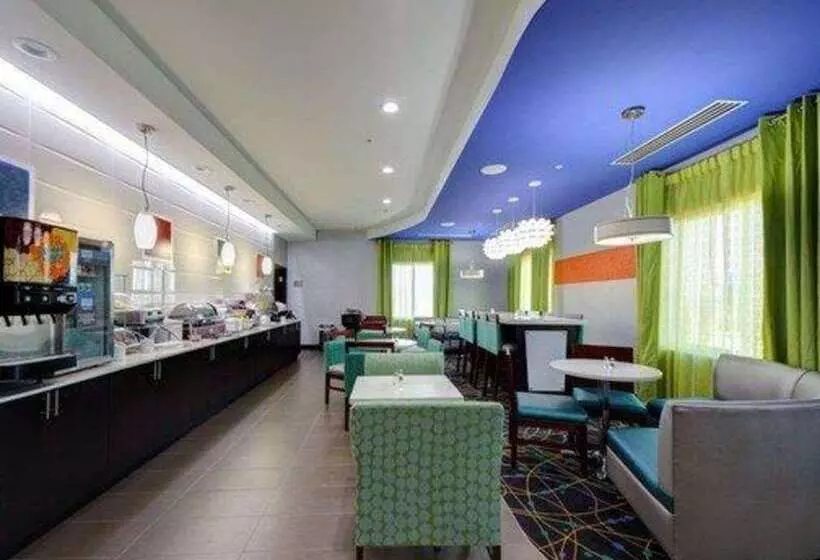 ホテル Comfort Inn & Suites Tulsa I44 West  Rt 66