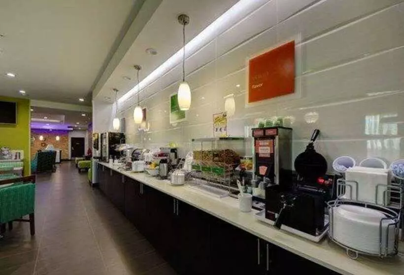 ホテル Comfort Inn & Suites Tulsa I44 West  Rt 66