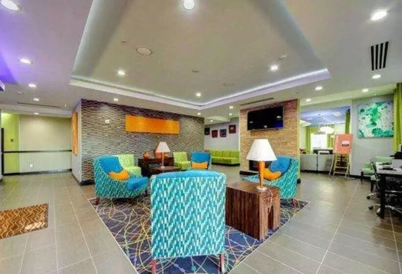 ホテル Comfort Inn & Suites Tulsa I44 West  Rt 66