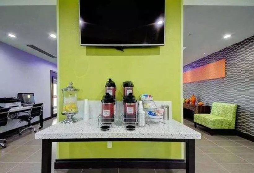 ホテル Comfort Inn & Suites Tulsa I44 West  Rt 66