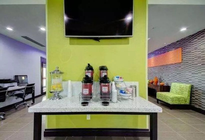 ホテル Comfort Inn & Suites Tulsa I44 West  Rt 66