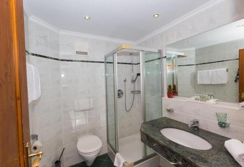 Hotelli Deva Villa Mittermaier