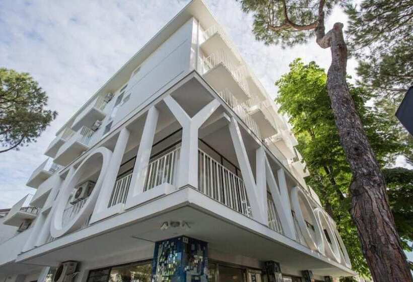 בית מלון כפרי Hollywood