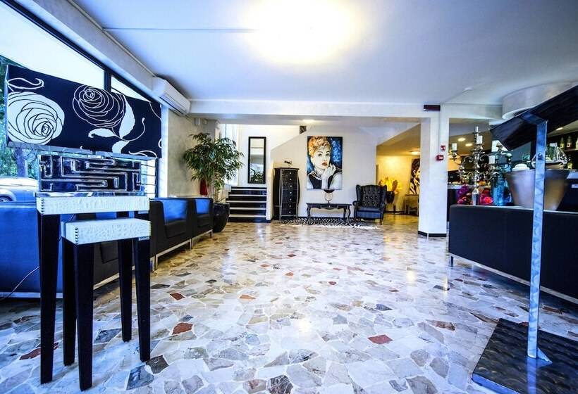 בית מלון כפרי Hollywood