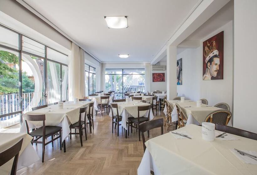 בית מלון כפרי Hollywood