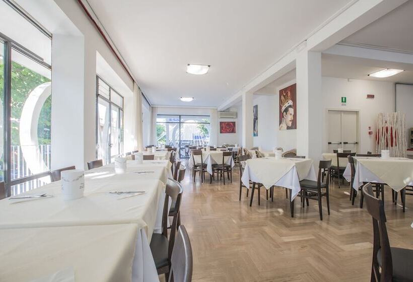 בית מלון כפרי Hollywood