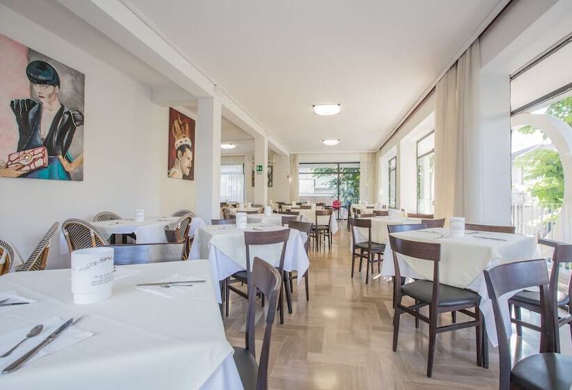 בית מלון כפרי Hollywood