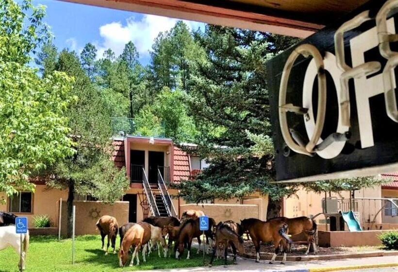 فندق Pinecliff Village Resort