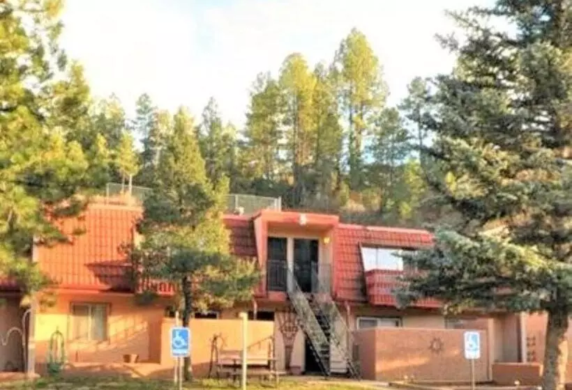 Hotel Pinecliff Village Resort