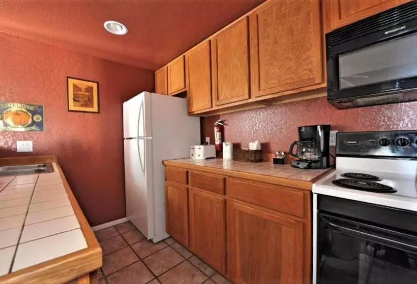 Hotel Pinecliff Village Resort