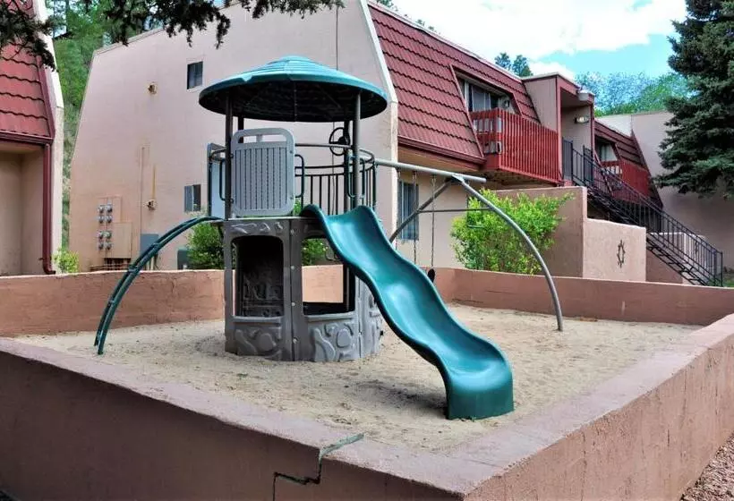 Hotel Pinecliff Village Resort