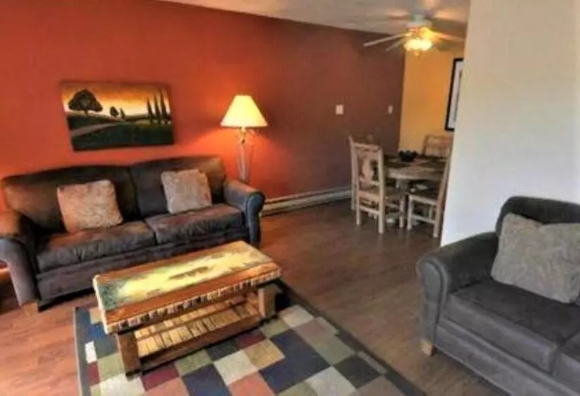 Hotel Pinecliff Village Resort