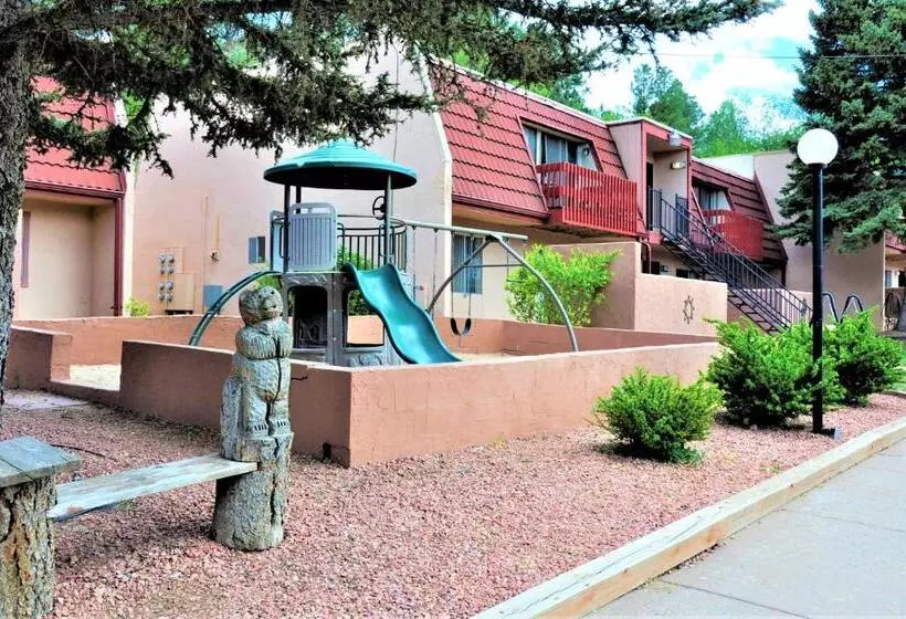 Hotel Pinecliff Village Resort