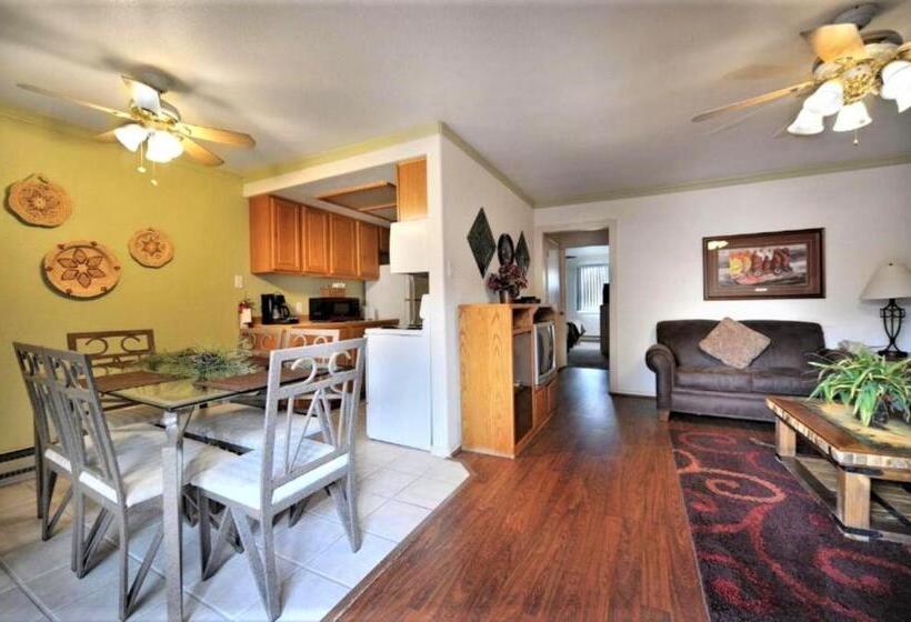 فندق Pinecliff Village Resort