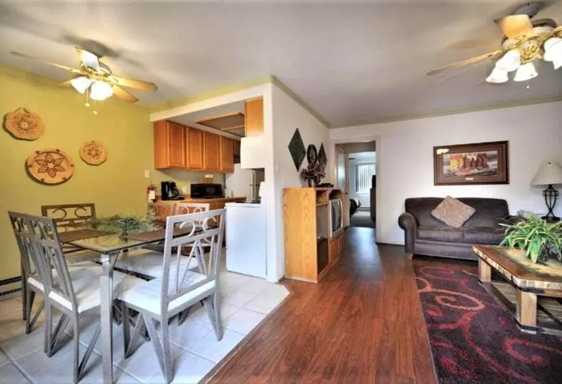 Hotel Pinecliff Village Resort