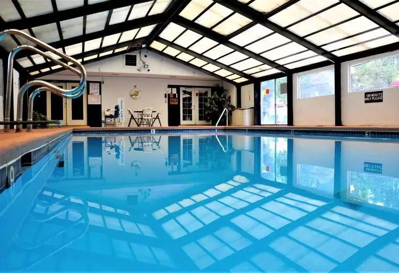 Hotel Pinecliff Village Resort