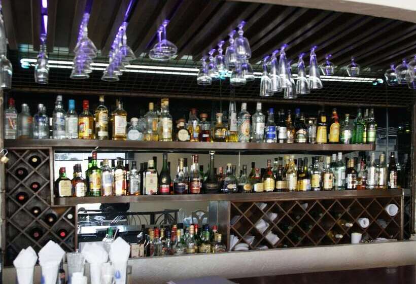 Porto Novo Hotel & Suites