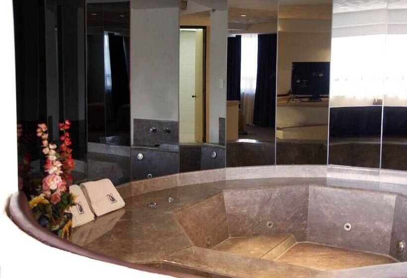 Porto Novo Hotel & Suites