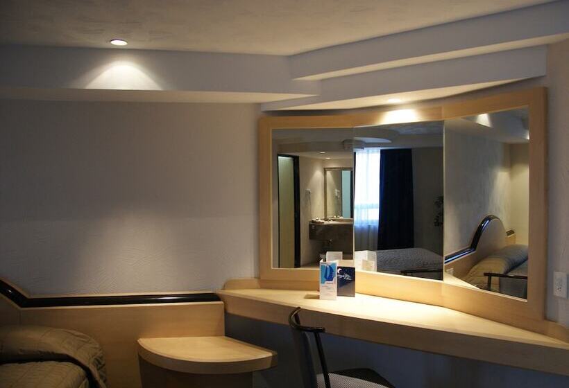 Porto Novo Hotel & Suites