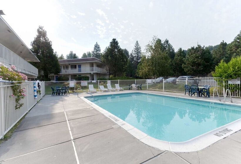 Motel 6 Weed  Mount Shasta