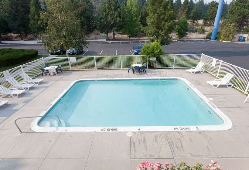 Motel 6 Weed  Mount Shasta