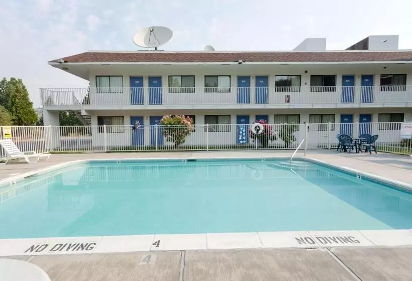 Motel 6 Weed  Mount Shasta