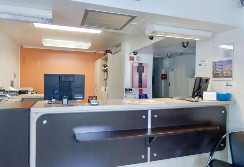 Motel 6 Weed  Mount Shasta