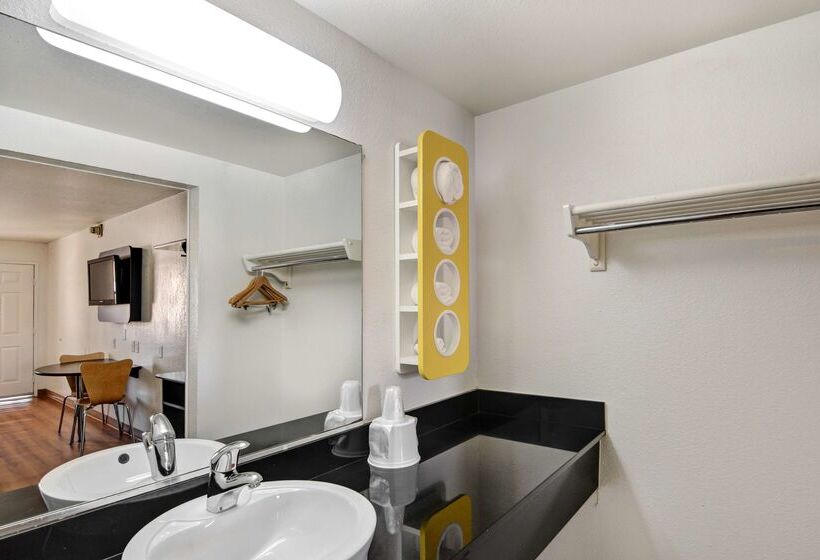 Motel 6dallas, Tx Forest Lane