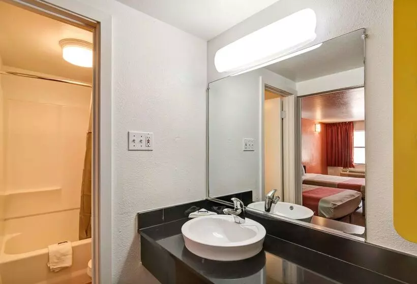 Motel 6dallas, Tx  Forest Lane