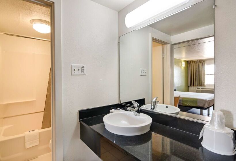 Motel 6dallas, Tx Forest Lane