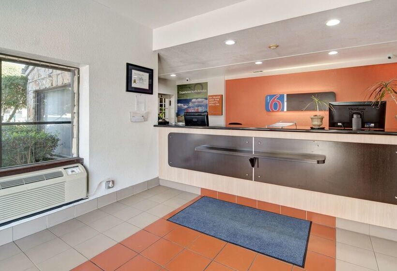 Motel 6dallas, Tx Forest Lane