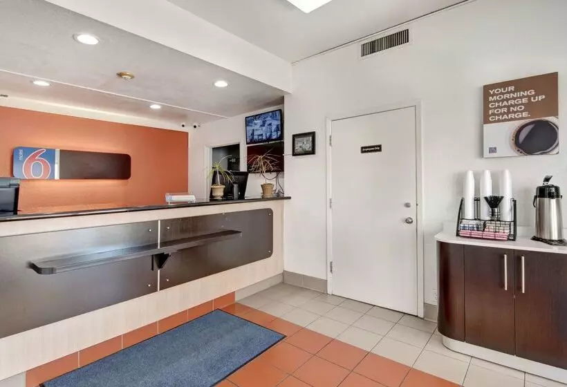 Motel 6dallas, Tx  Forest Lane